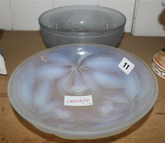 G. Valon glass bowl and 1 other bowl